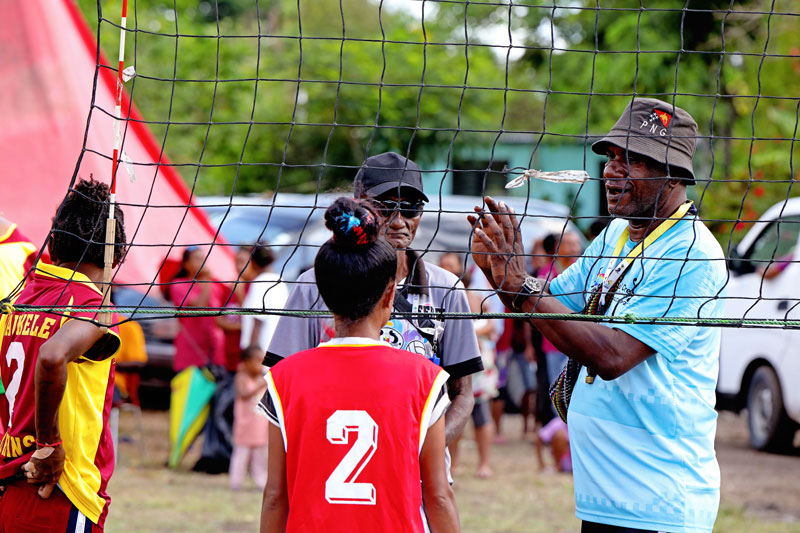 Referee talking to Matala and Raukele women captains in grand final. - A. Molen.